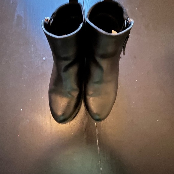 Joe Fresh girls’ size 13 fashion booties. - Picture 3 of 5